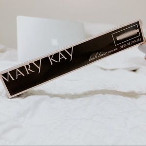 NWOT Mary Kay Lash Love Plum mascara